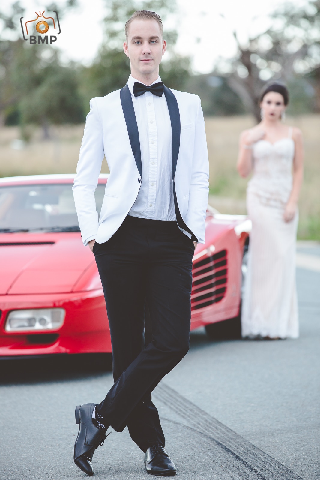 Shallow depth of field brings the attention to different subjects.